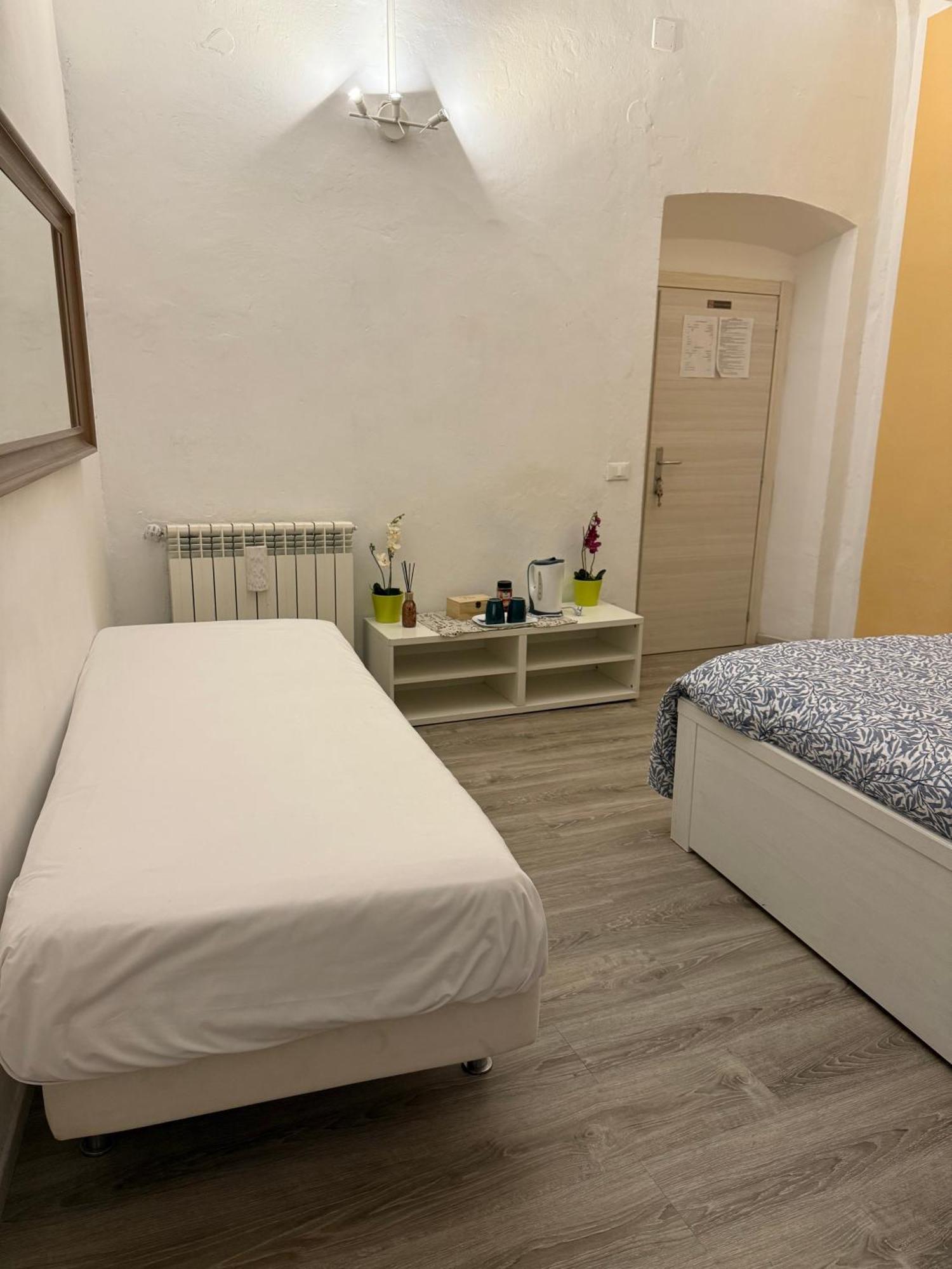 Chambre Triple Standard avec Salle de Bains Privative Séparée